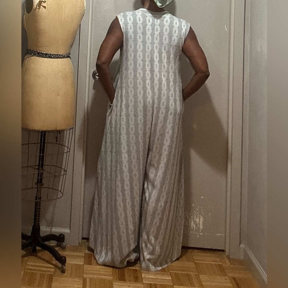 Elegant Gray Patterned Jumpsuit - image 3